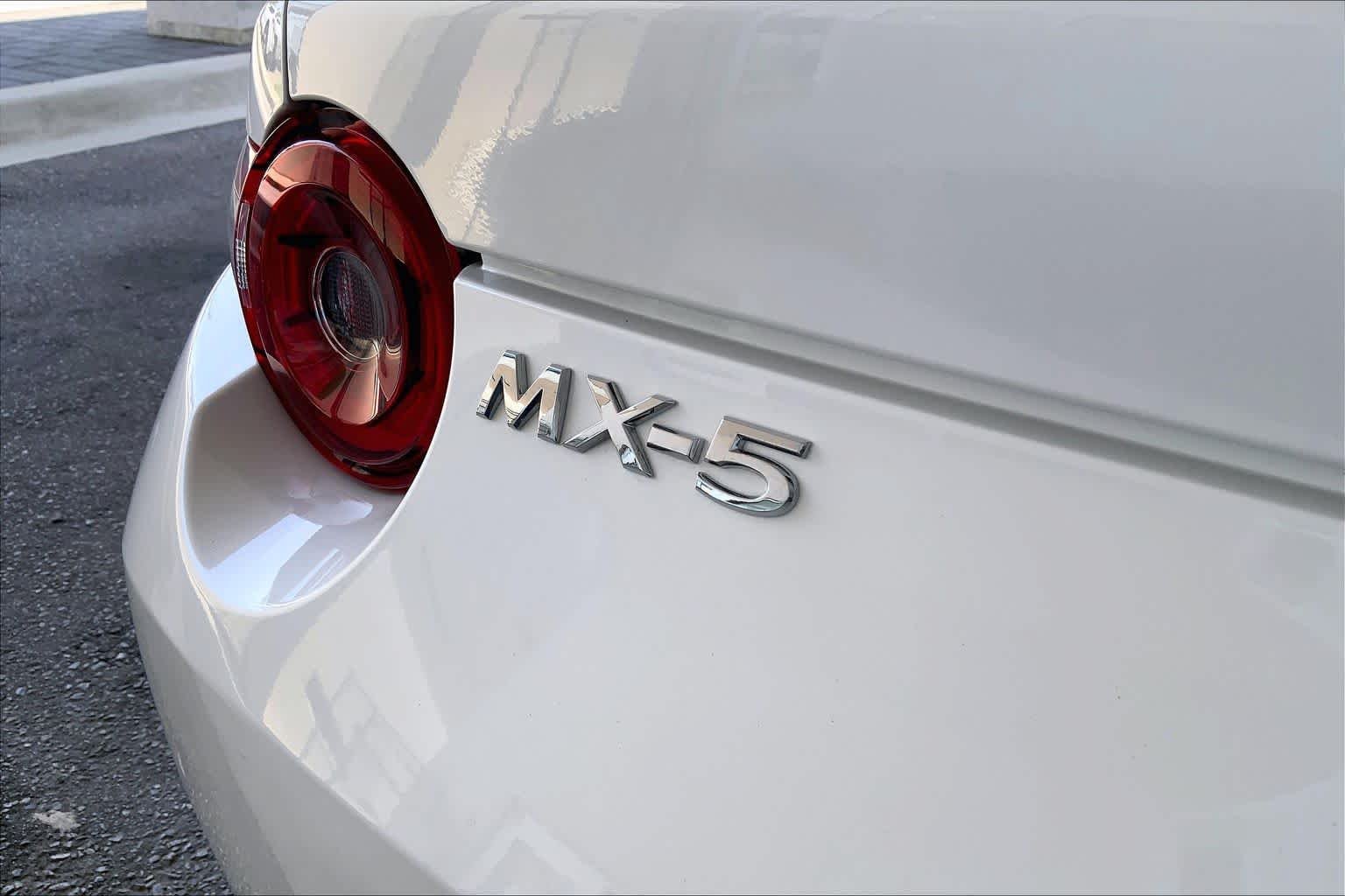 Used 2025 Snowflake White Pearl Mica Mazda Grand Touring image 31