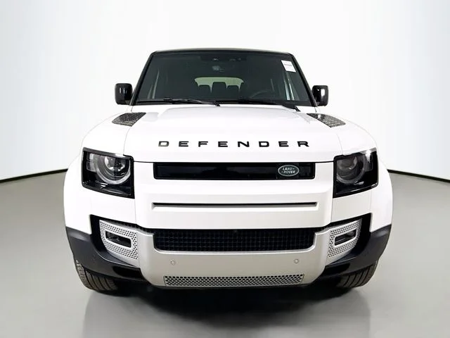 Used 2025 White Land Rover S image 2