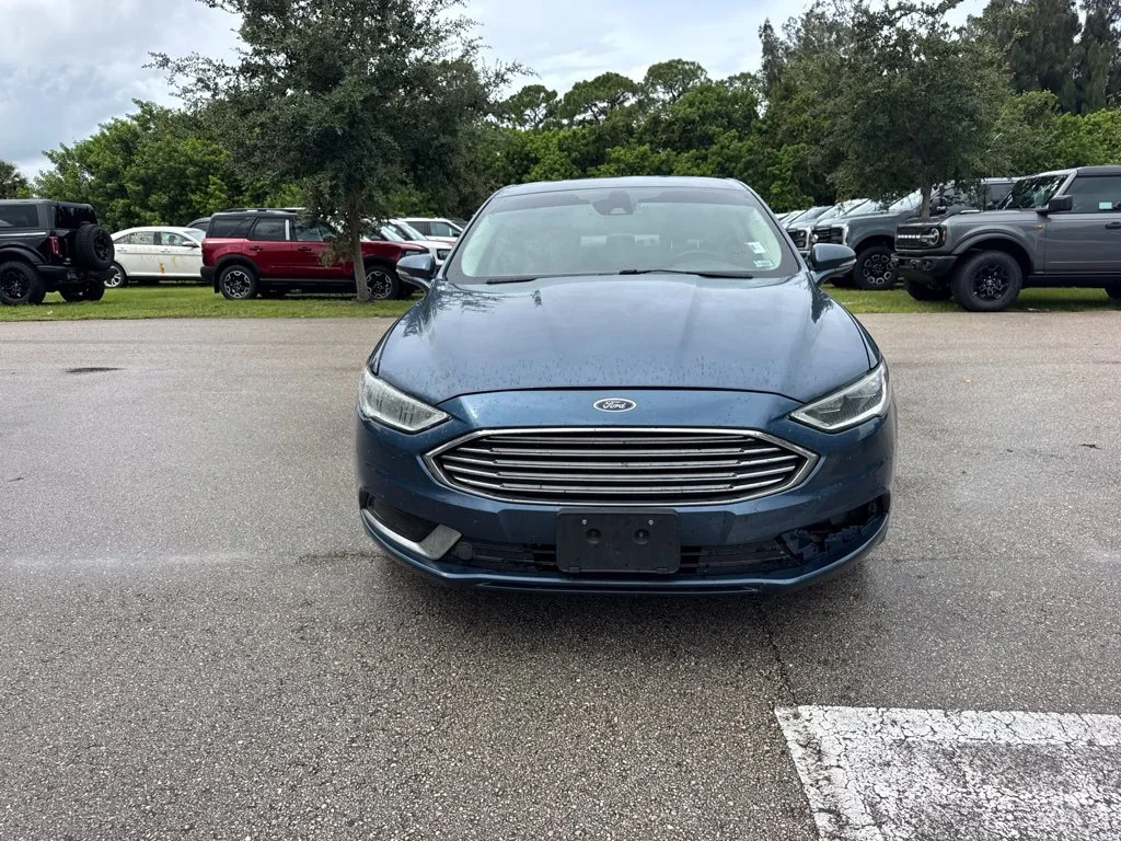 Used 2018 Blue Ford SE image 3