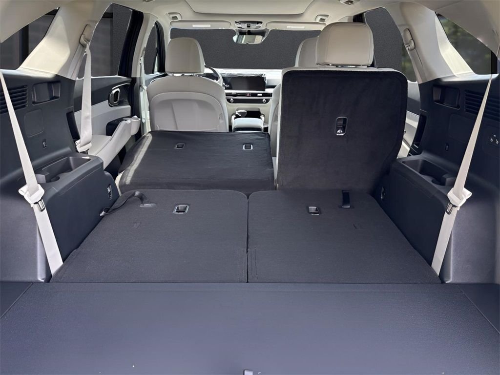 Used 2025 Black Kia S image 6