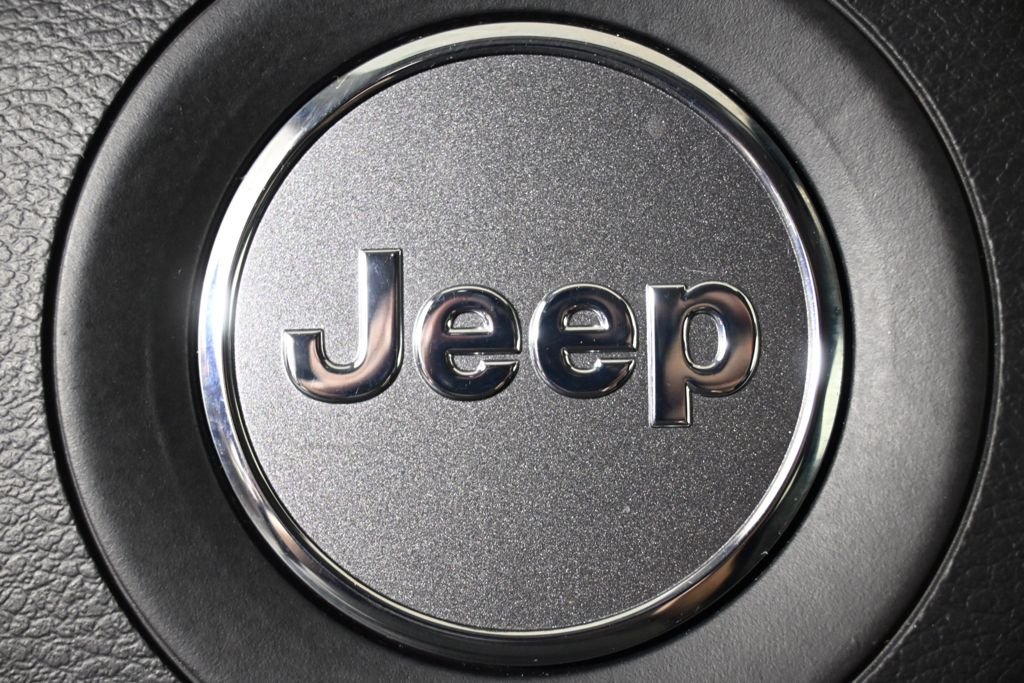 Used 2019 Blue Jeep Limited image 35