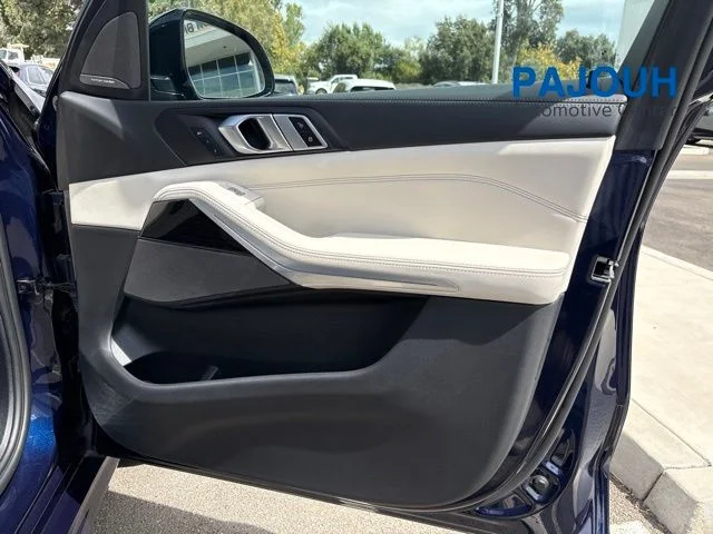 Used 2024 Blue BMW xDrive40i image 17
