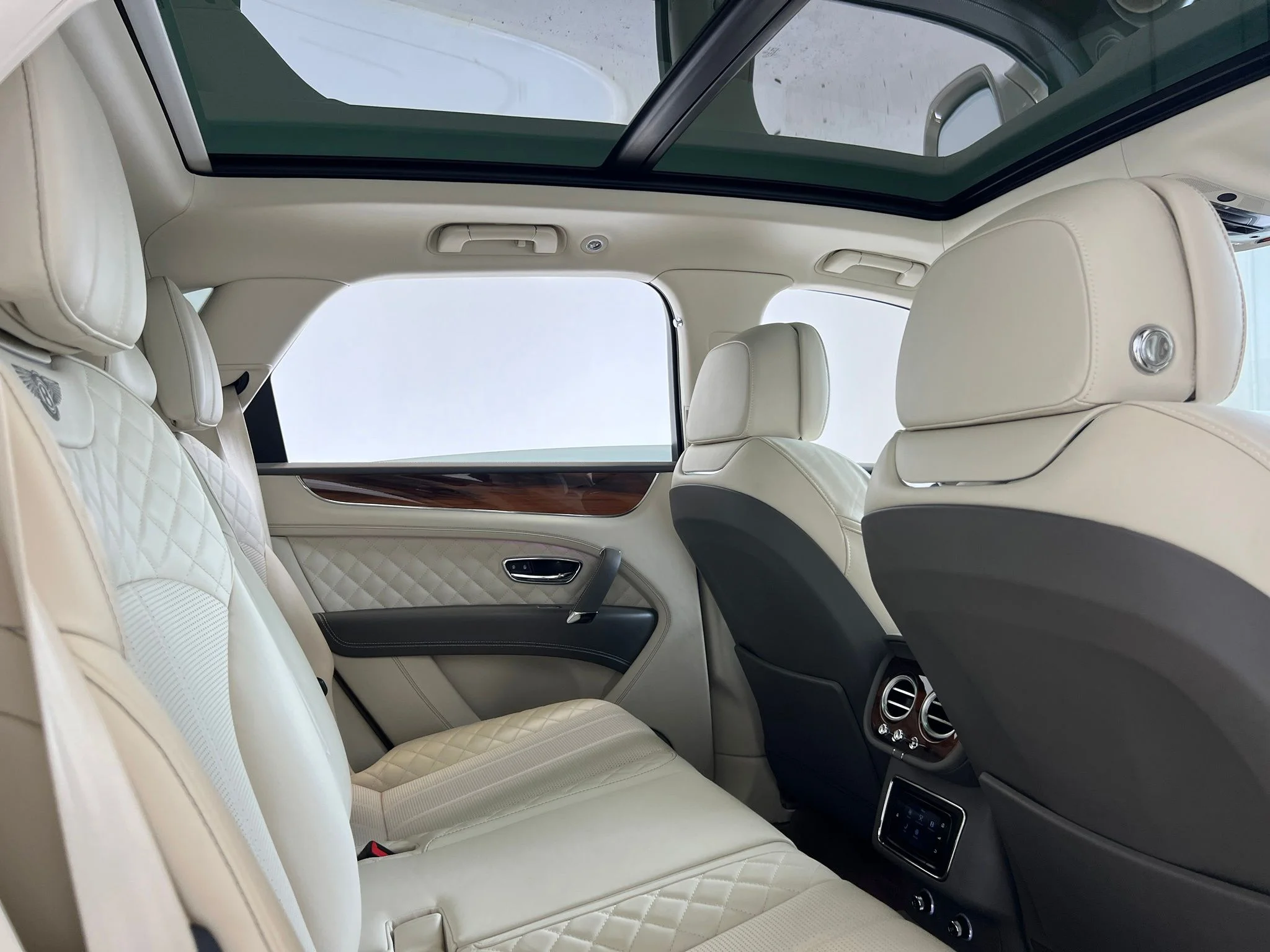 Used 2018  Bentley W12 image 24