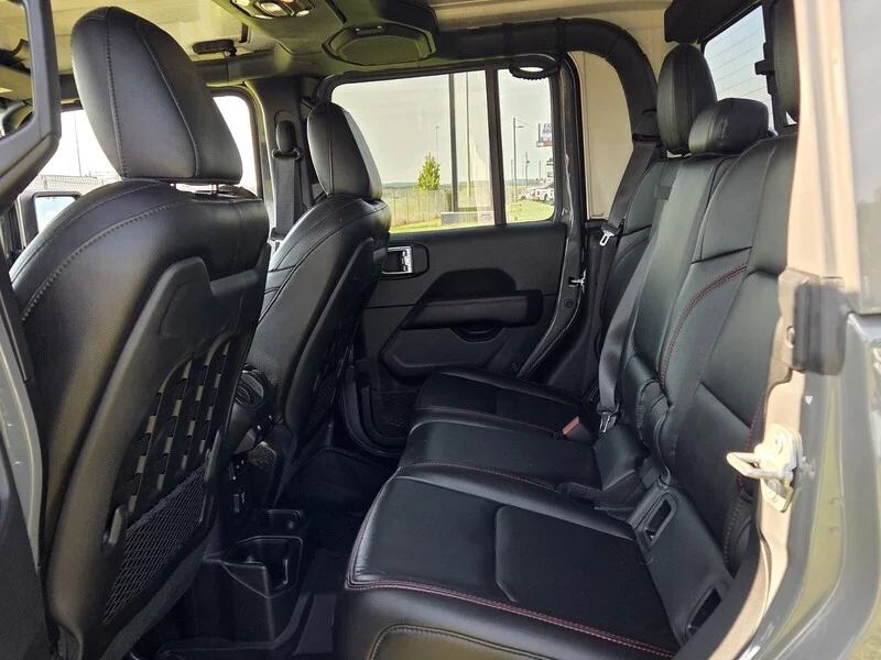 Used 2020 Gray Clearcoat JEEP RUBICON image 6