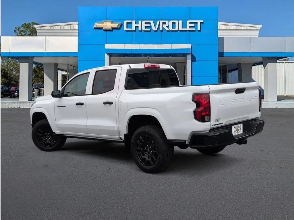 New 2026 Summit White Chevrolet WT image 5
