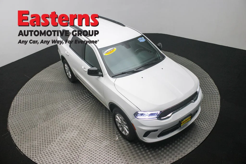 Used 2023 White Dodge SXT image 3