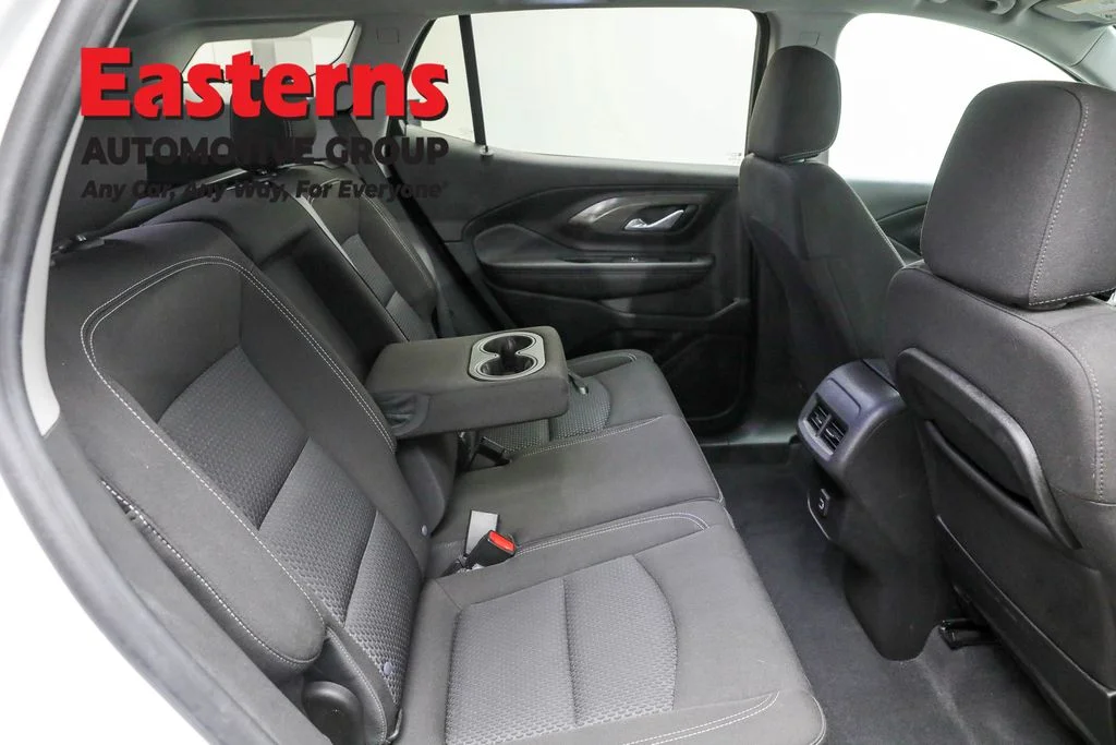 Used 2023 White GMC SLE image 22