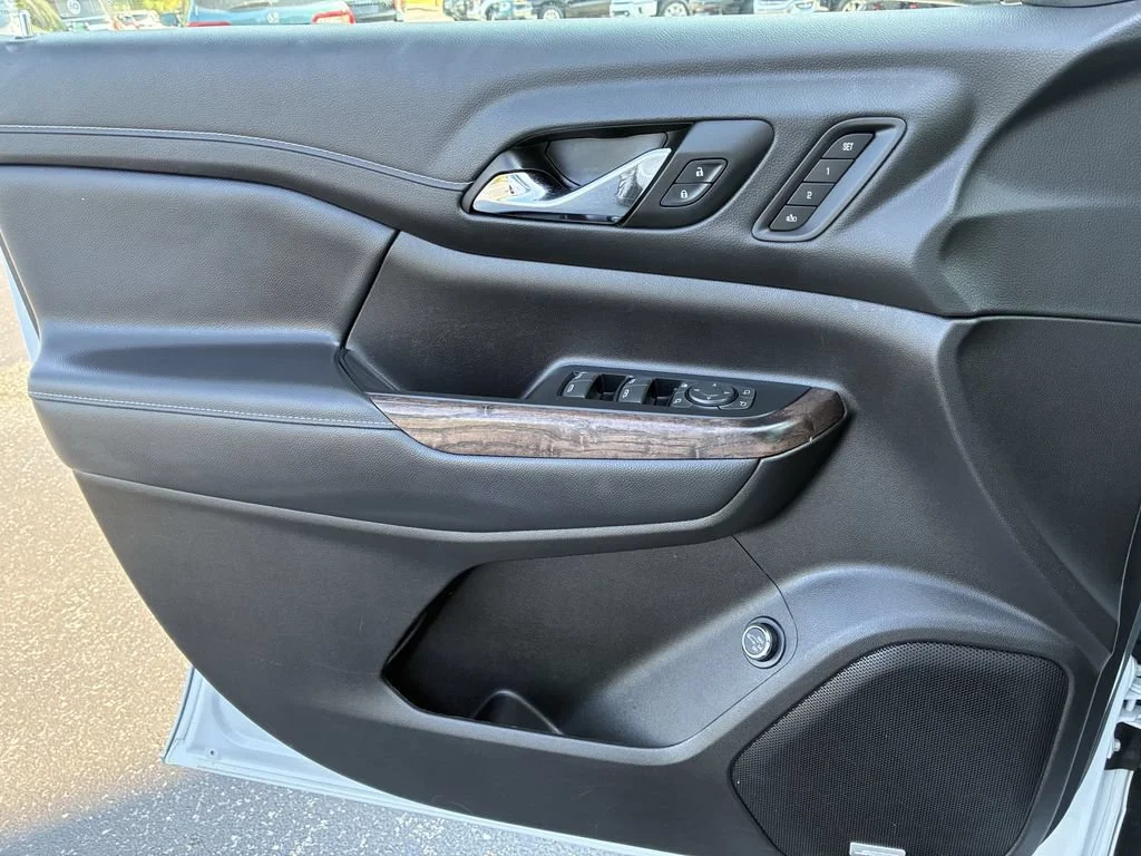 Used 2023 WHITE FROST TRICOAT GMC Denali image 13