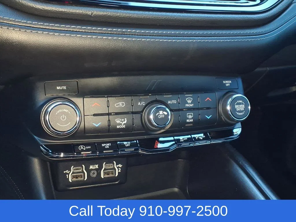 Used 2023 Black Dodge SXT Launch Edition RWD image 20