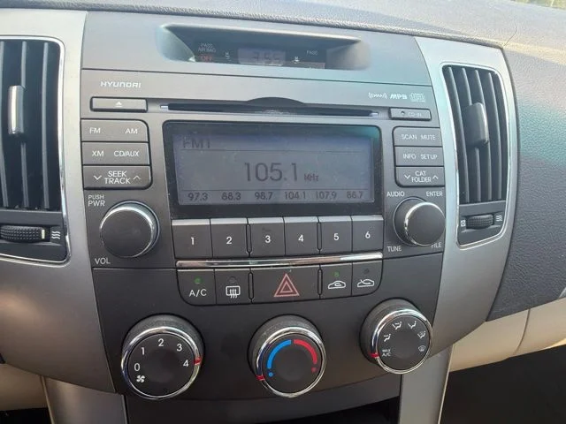 Used 2009 Brown Hyundai GLS image 11
