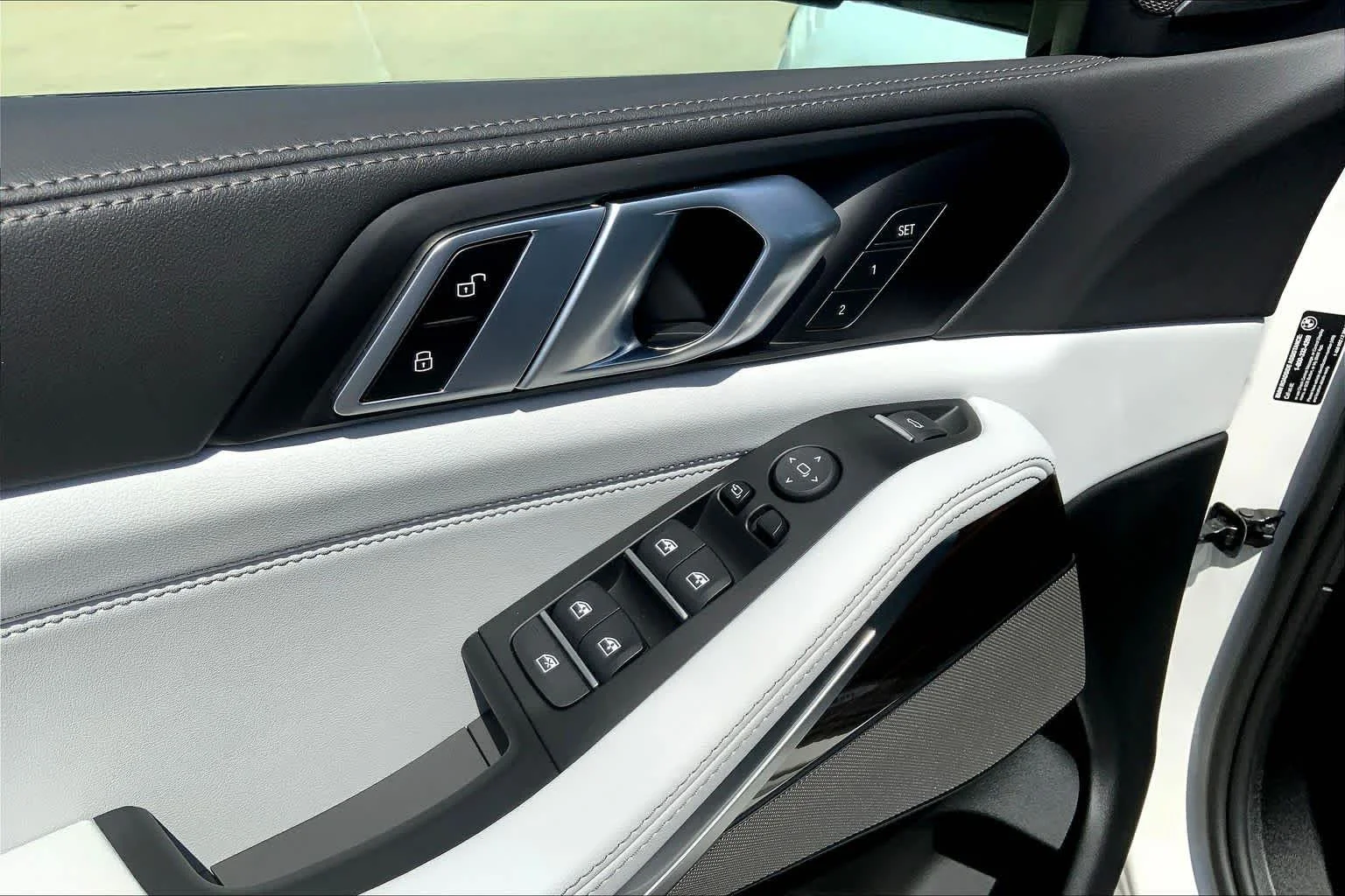 New 2026 Mineral White Metallic BMW xDrive40i image 17