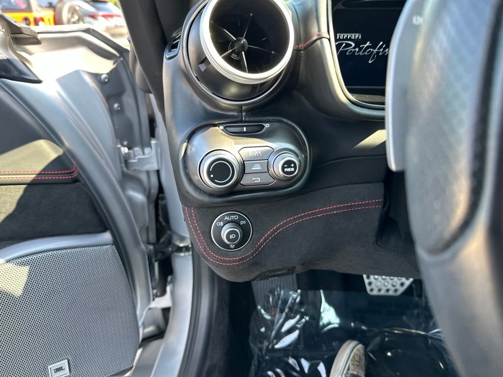 Used 2022 Silver Ferrari Base image 18