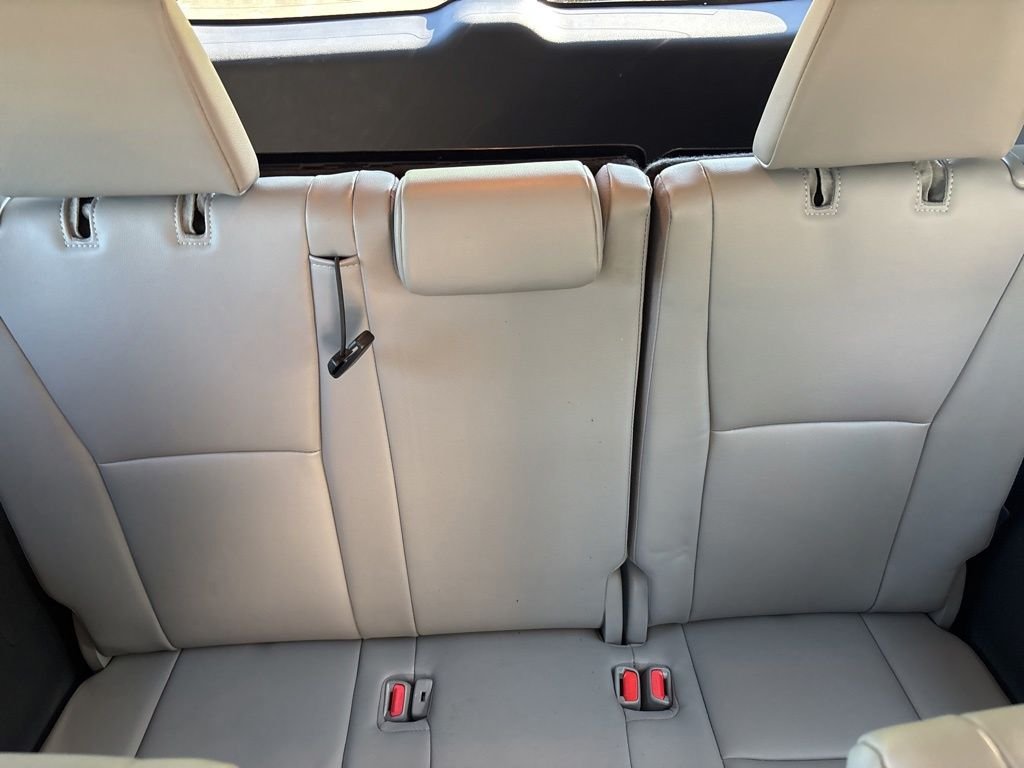 Used 2023 Silver Toyota XLE image 17