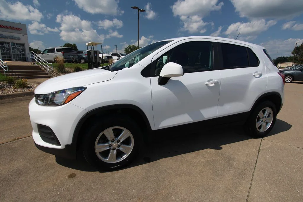 Used 2022 White Chevrolet LS image 16