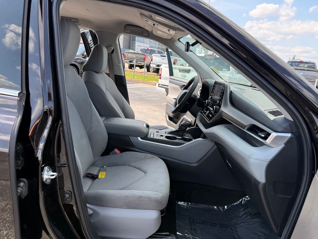Used 2022 Brown Toyota LE image 28
