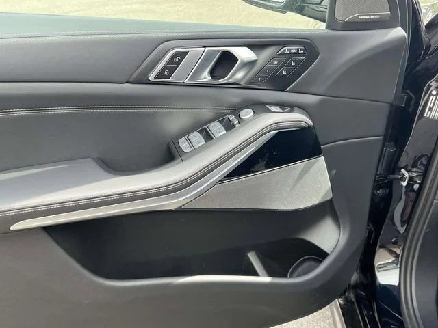 Used 2024 Black BMW xDrive40i image 18