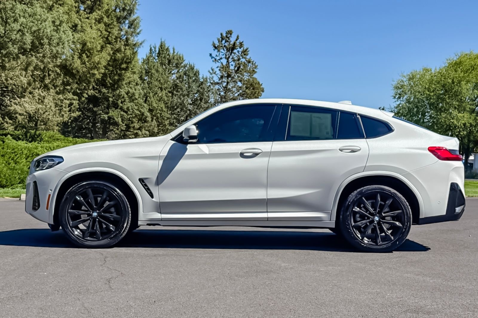 Used 2025 White BMW xDrive30i image 8