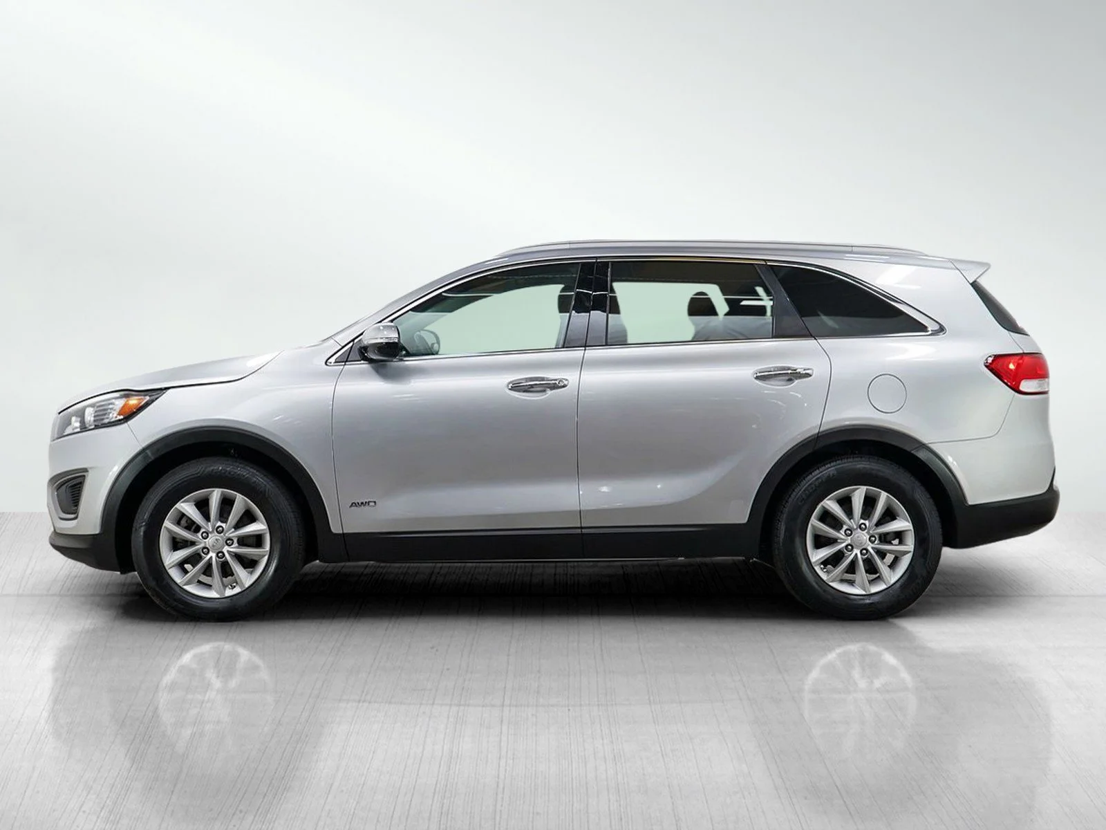 Used 2016 Kia Sorento LX with VIN 5XYPGDA35GG102134 for sale in Wayzata, Minnesota