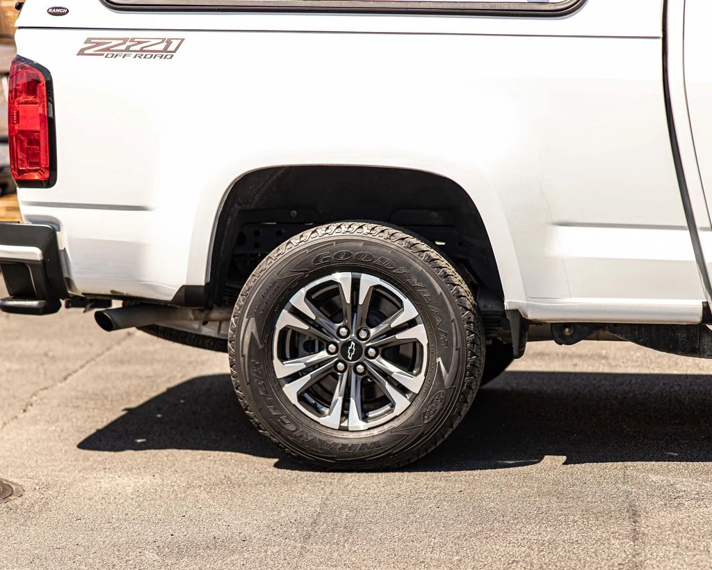 Used 2022 White Chevrolet Z71 image 11
