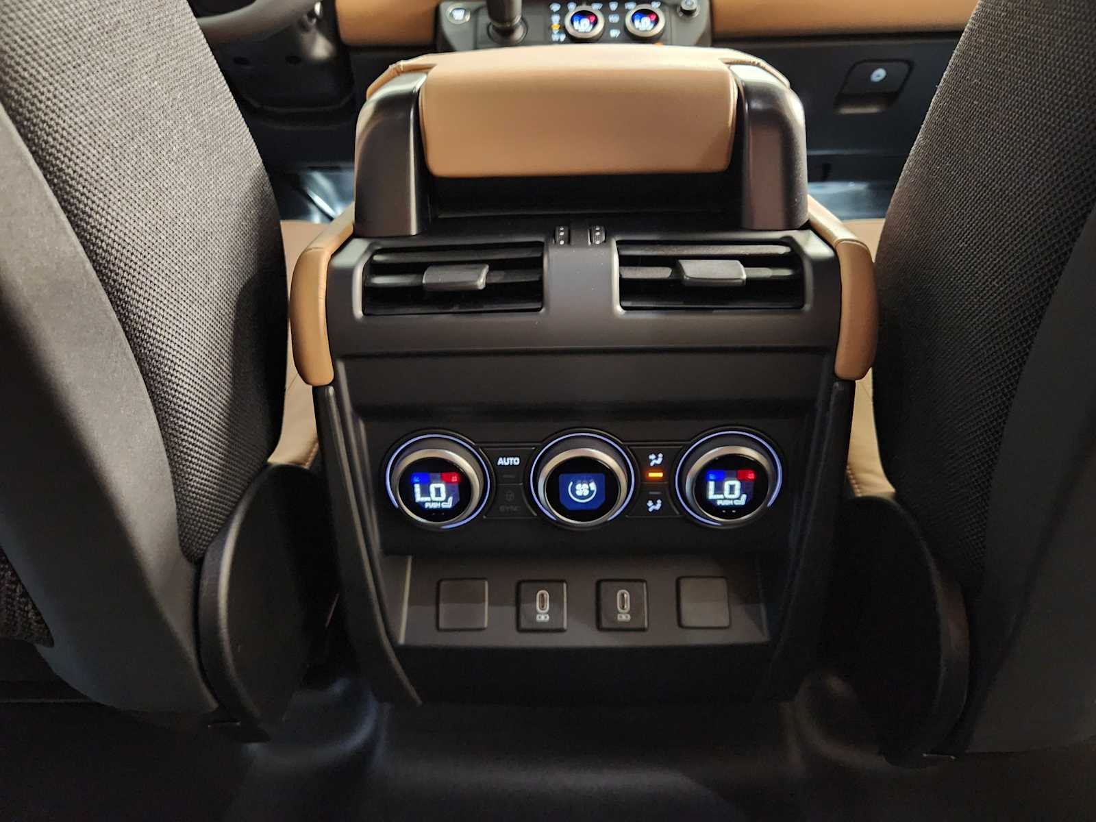 2026 Land Rover Defender V8 - Photo 29