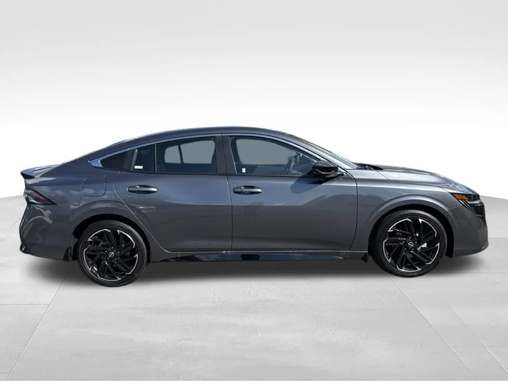 2026 Nissan Sentra SR - Photo 8