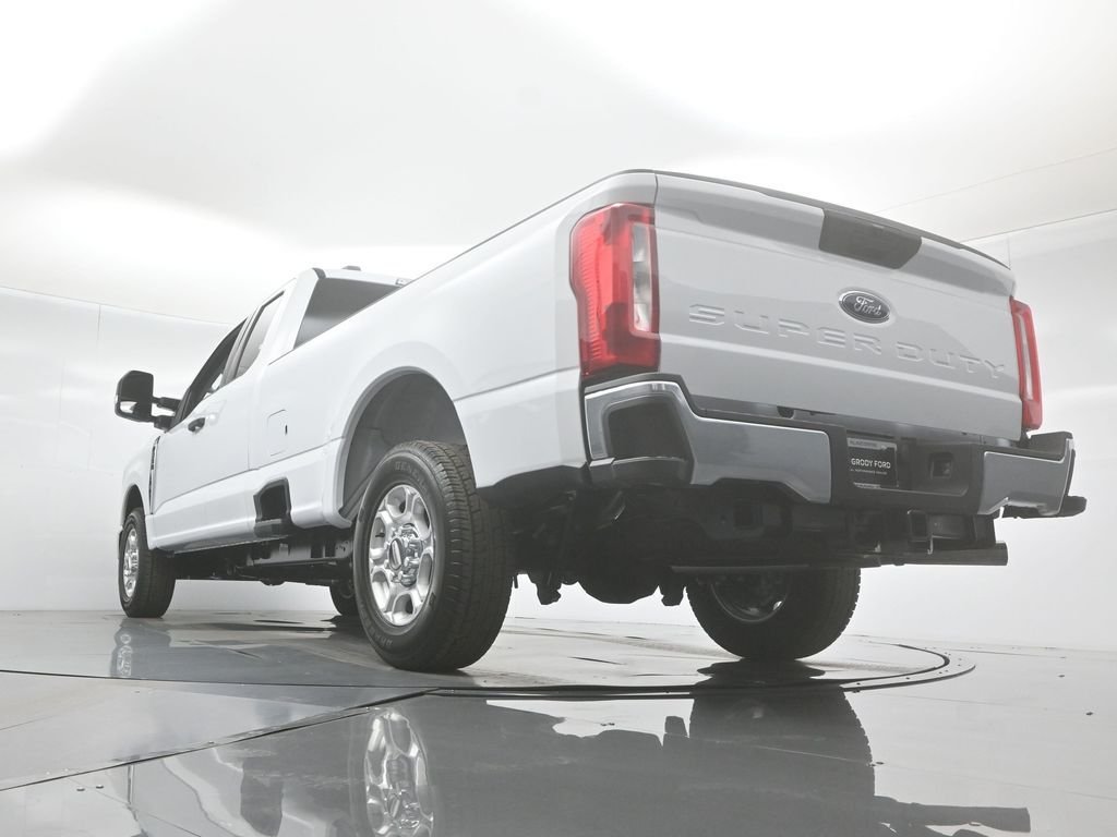 New 2026 Oxford White Ford XLT image 46