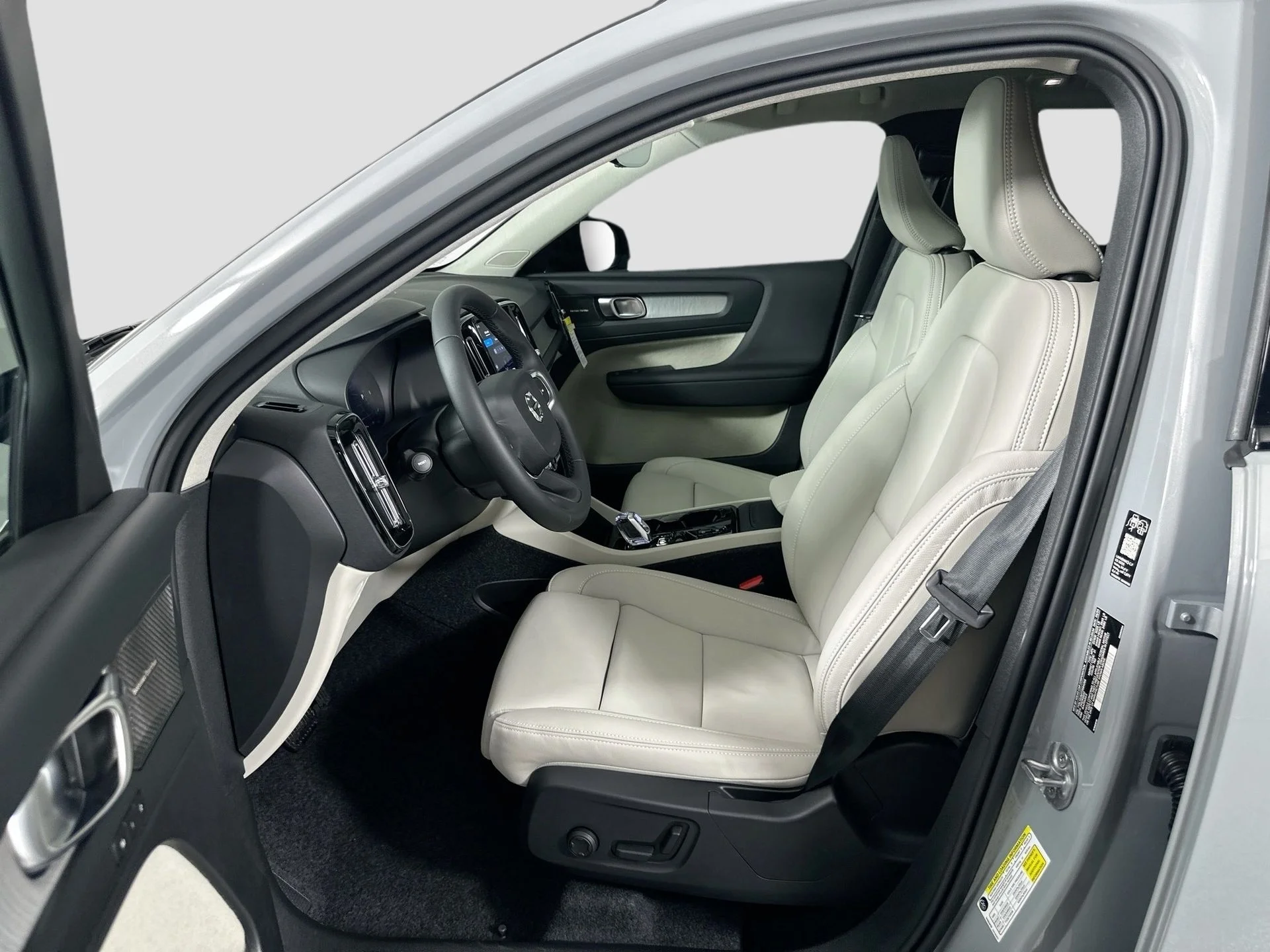 2026 Volvo XC40 Ultra - Photo 23