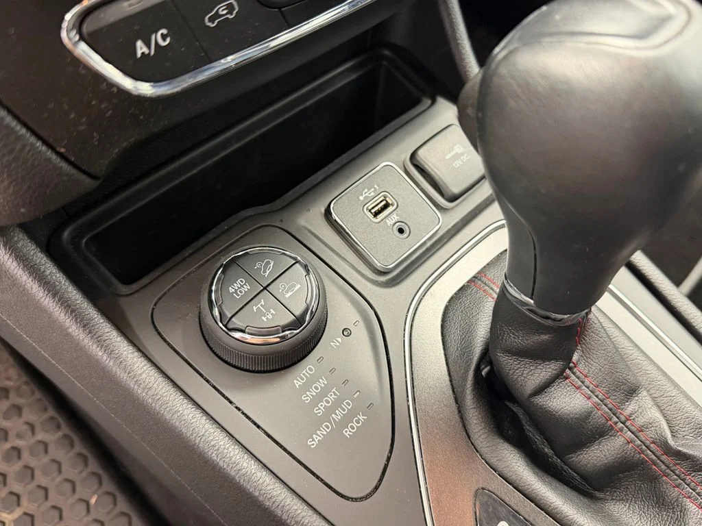 Used 2020 Red Jeep Trailhawk image 20