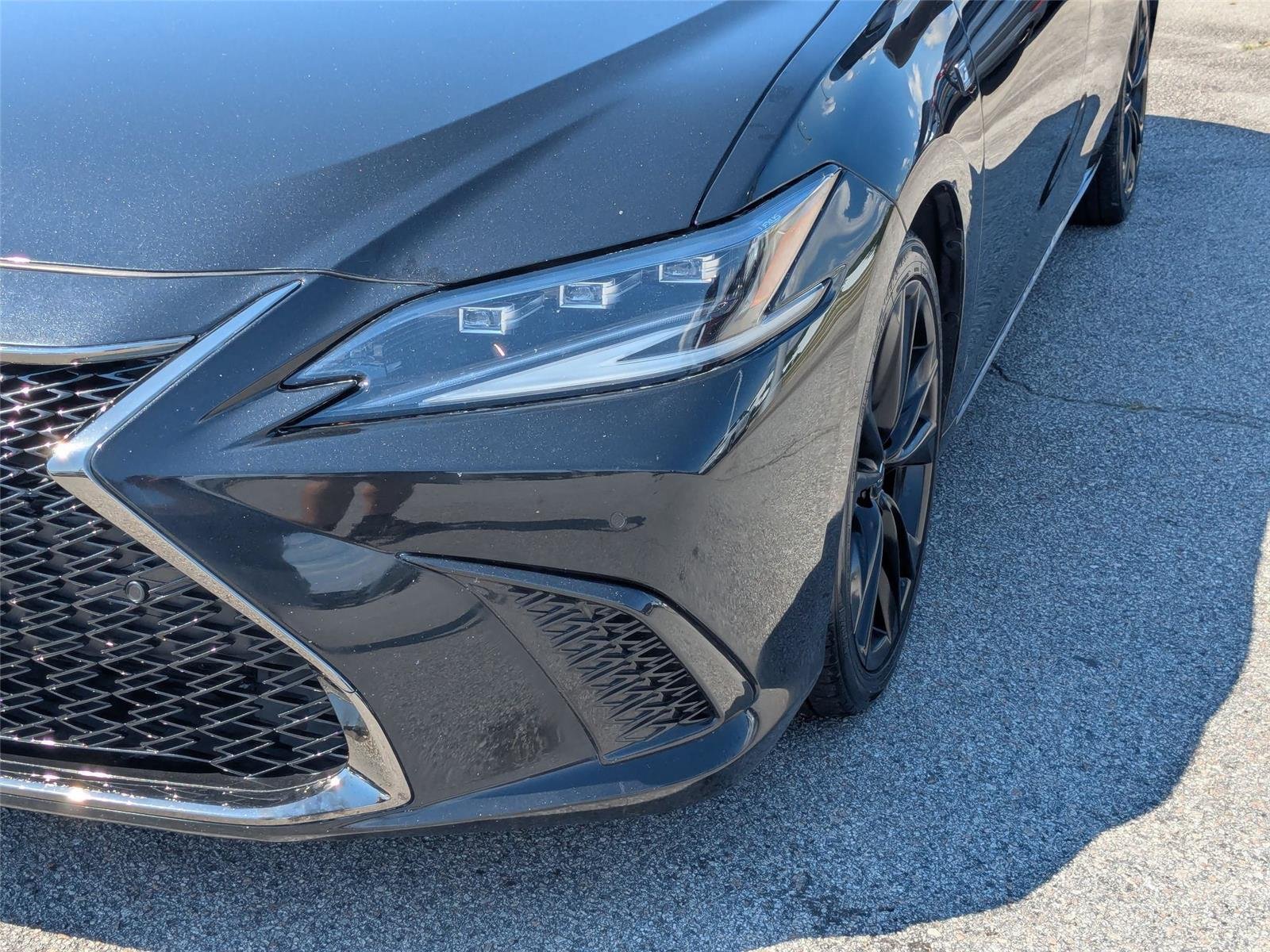 Used 2023  Lexus ES 350 F SPORT Handling image 9