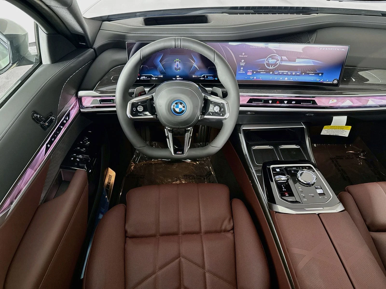 New 2026 Dravit Grey Metallic BMW 750e xDrive image 24