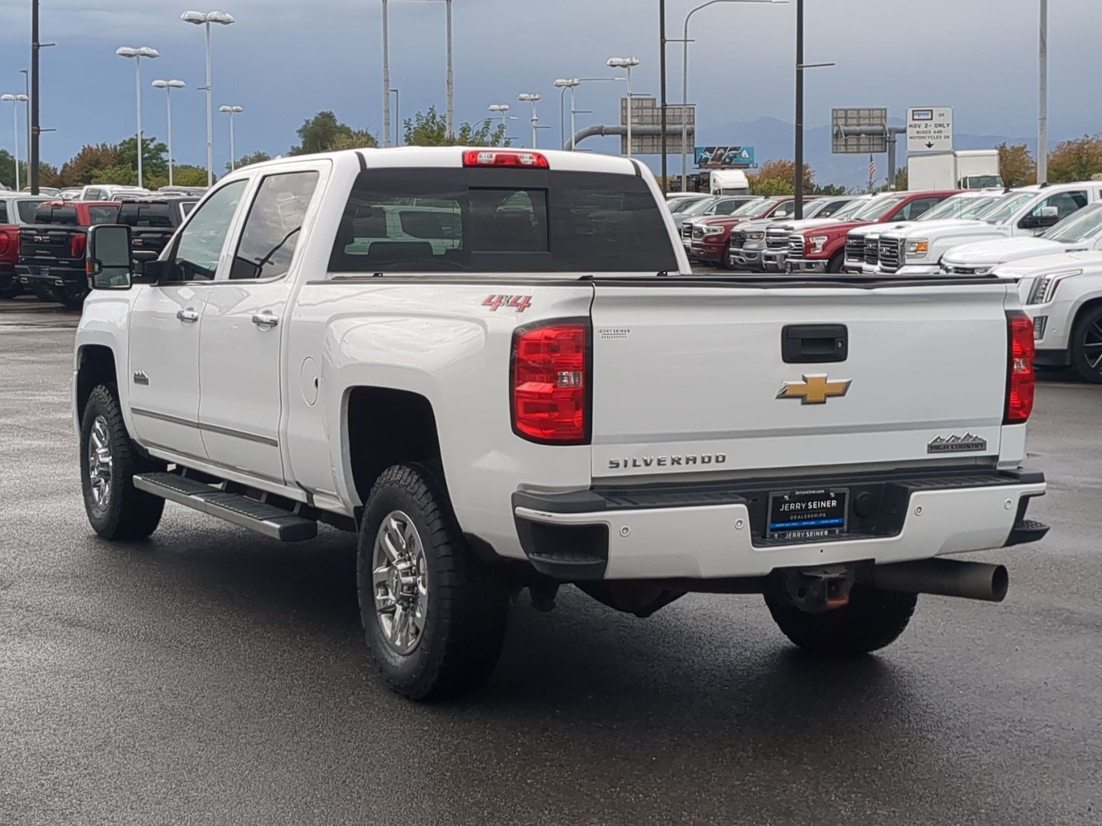 Used 2019 SUMMIT WHITE Chevrolet High Country image 3