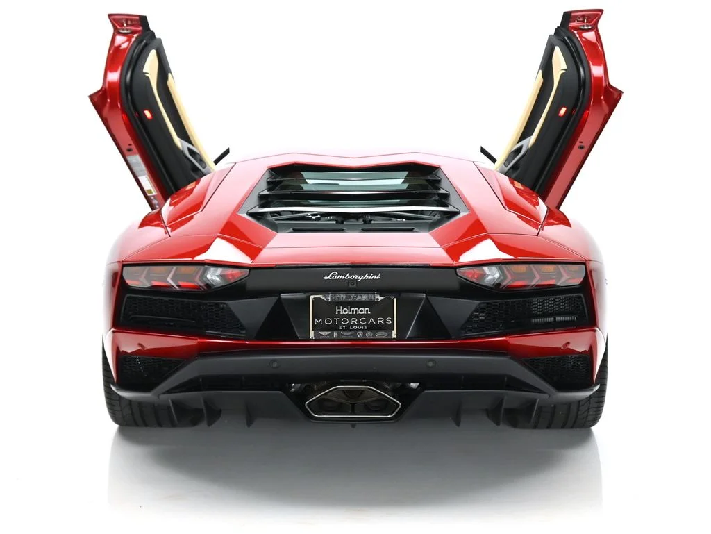 Used 2018 Maroon Lamborghini  image 8