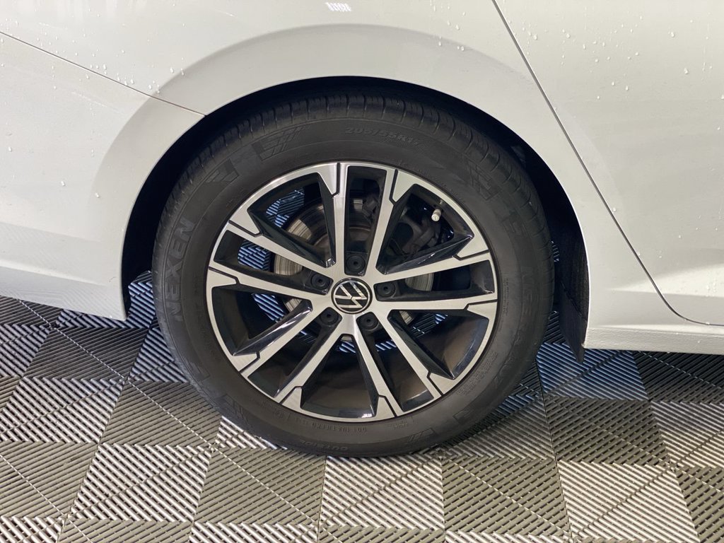 Used 2023 White Volkswagen 1.5T Sport image 18