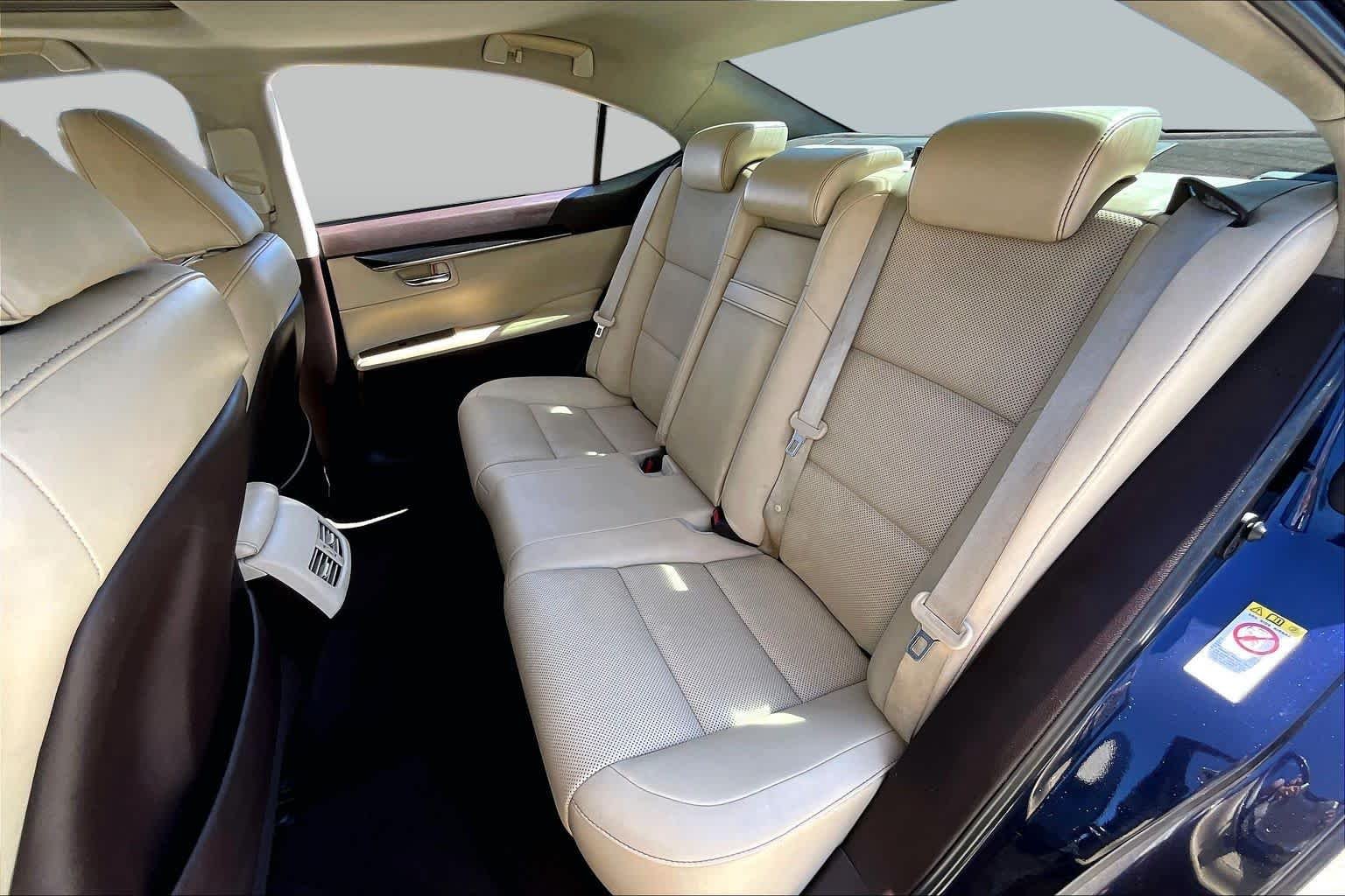 Used 2018 Nightfall Mica Lexus  image 18