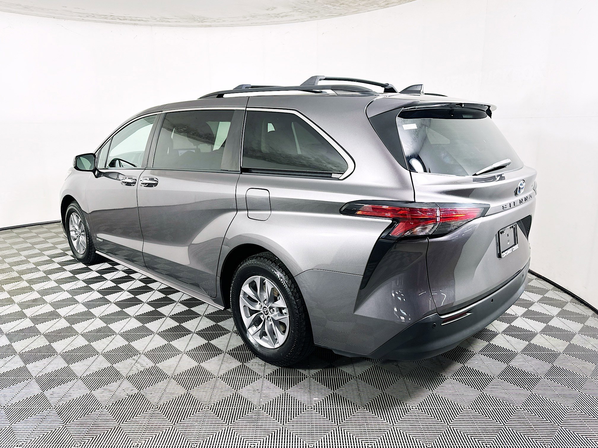 2021 Toyota Sienna thumbnail 7