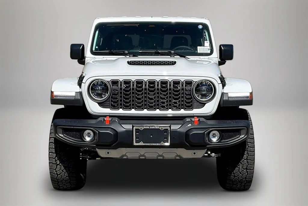 New 2026 Bright White Clear-Coat Exterior Paint Jeep Mojave image 12