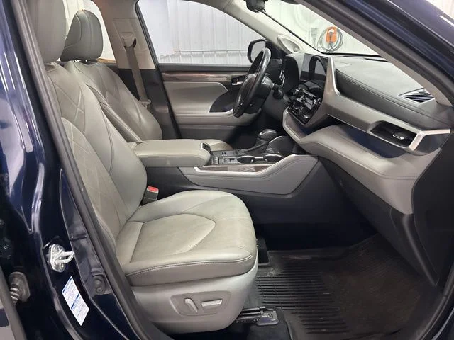 Used 2021 Gray Toyota Platinum image 38