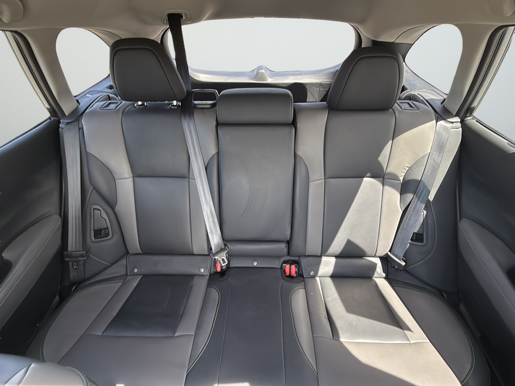 Used 2025 Silver Subaru Onyx Edition image 30