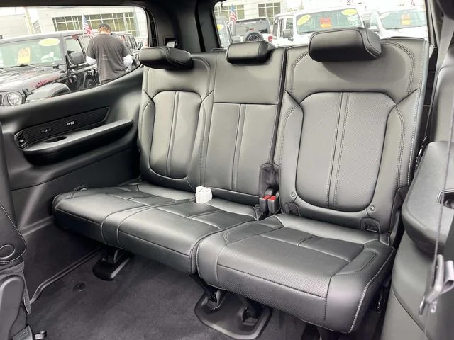 New 2026 Baltic-Gray Metallic Clear-Coat Exterior Paint Jeep Limited Altitude image 18