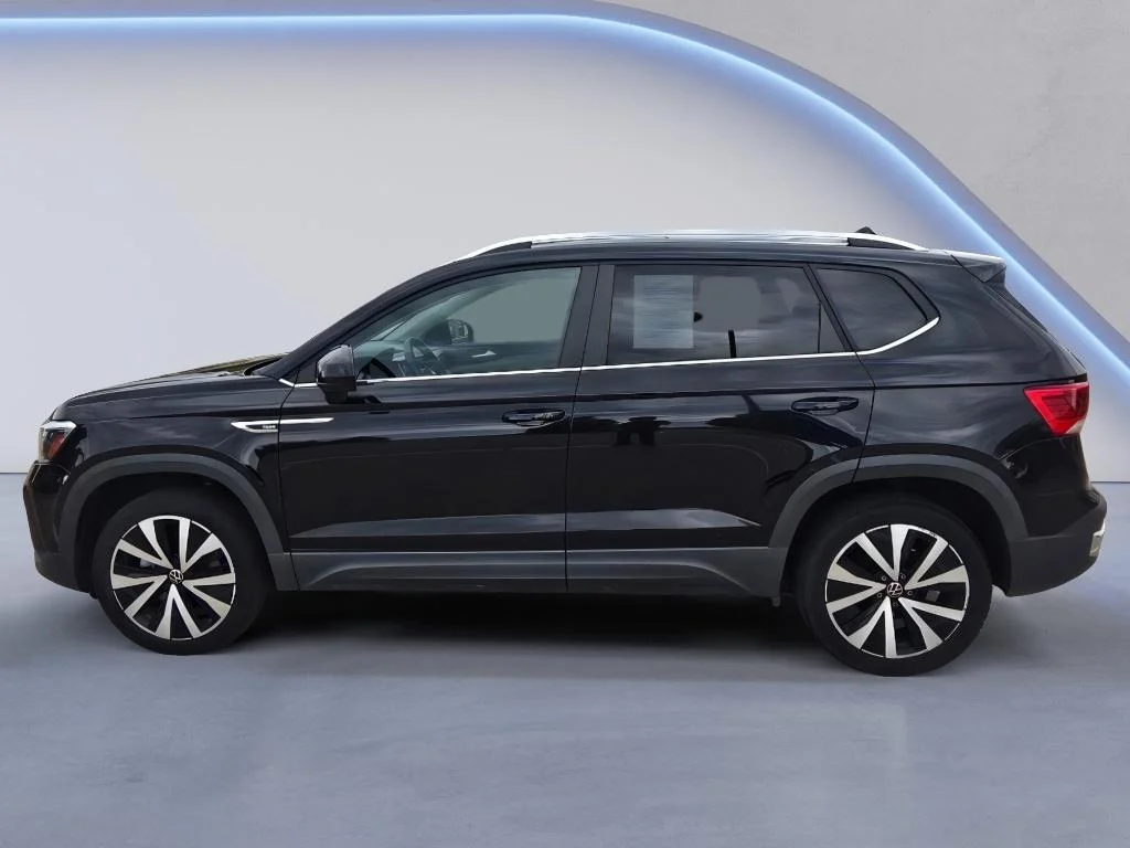 Used 2023 Deep Black Pearl Volkswagen SE image 2
