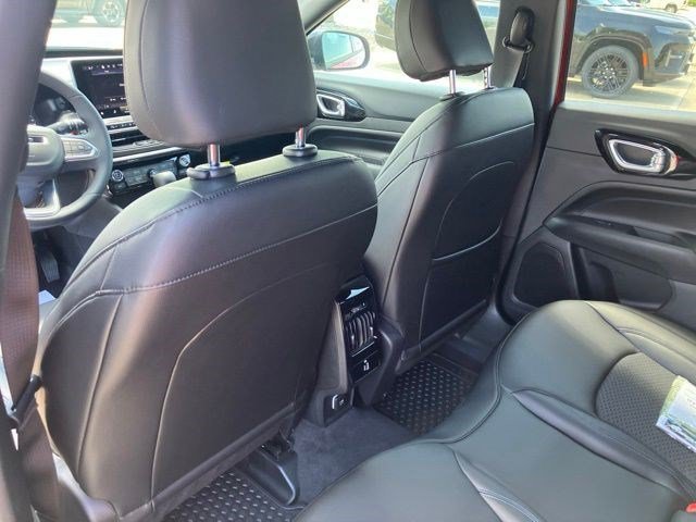 New 2026 Red Hot Pearlcoat Jeep Latitude Altitude image 23