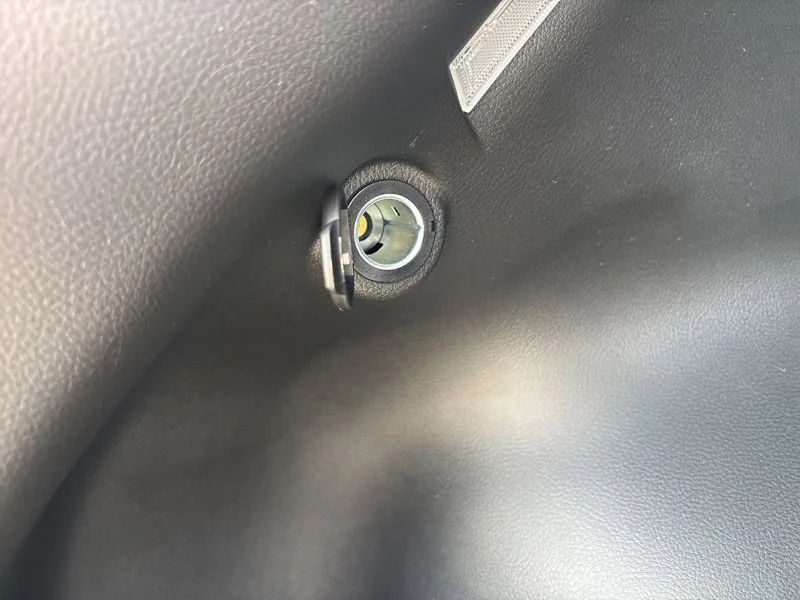 Used 2023 Silver Jeep Latitude image 13