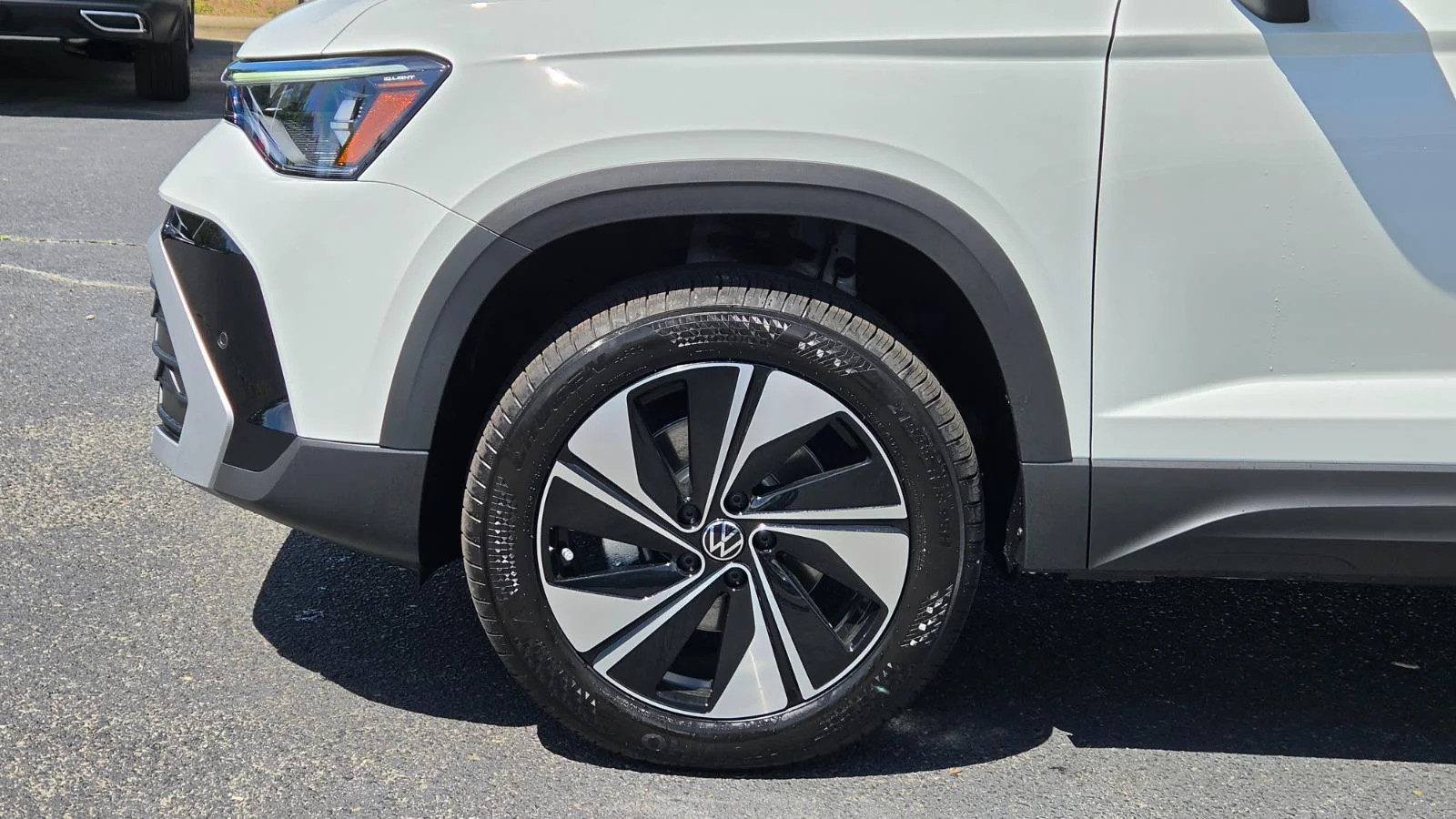 New 2026 Pure White Volkswagen SE image 15
