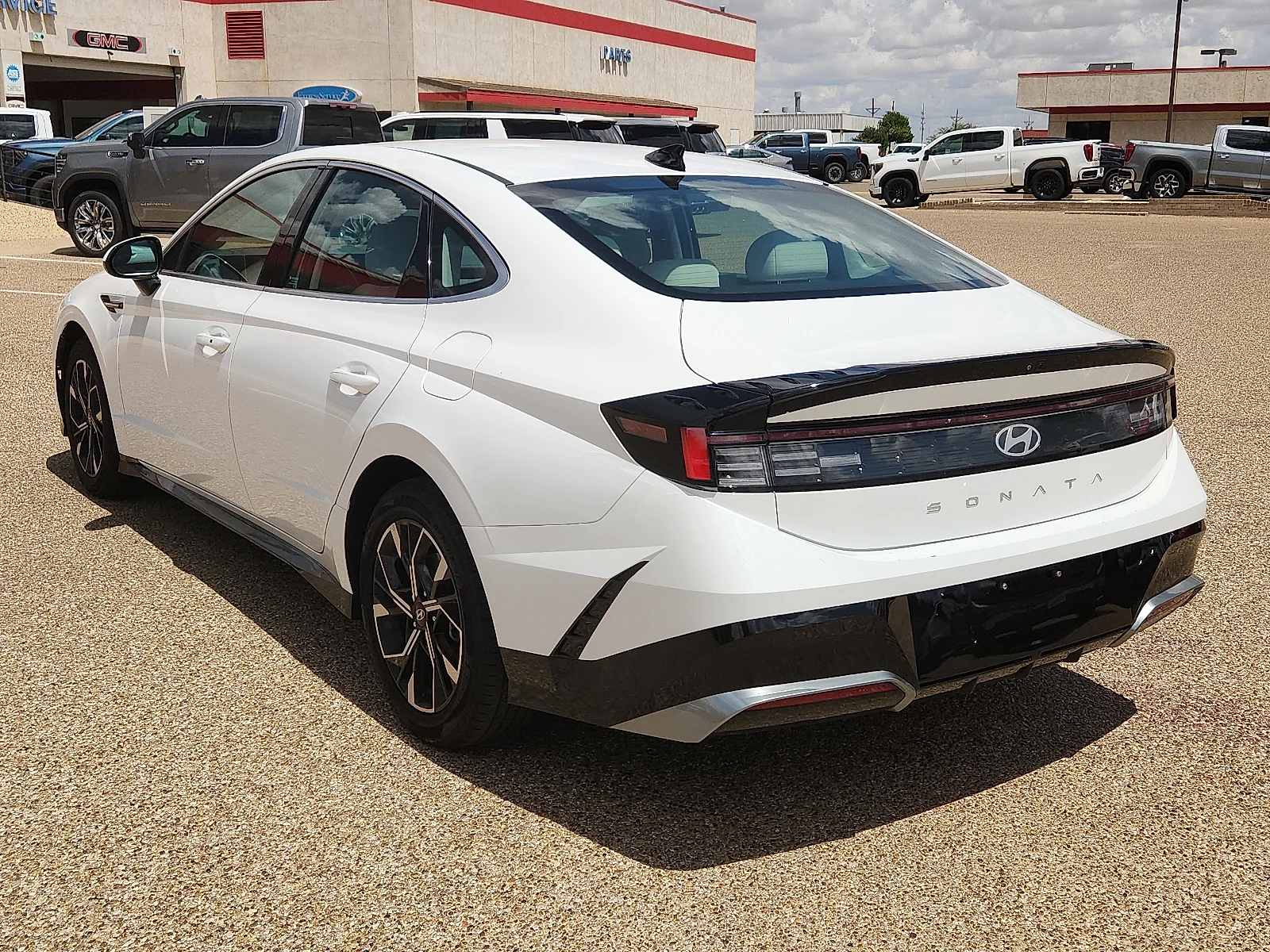 Used 2025 White Hyundai SEL image 3