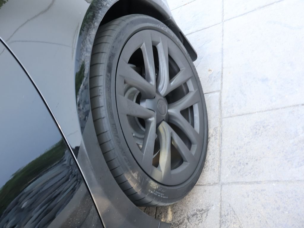 Used 2022  Tesla Plaid image 19