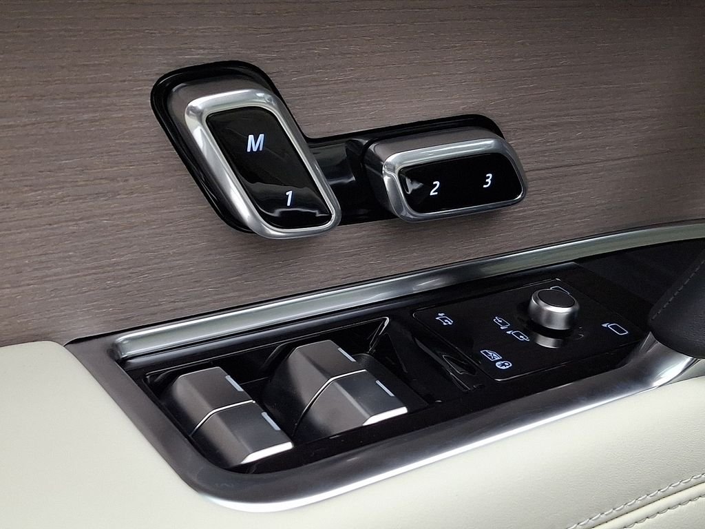 New 2026 Charente Grey Land Rover SE image 21