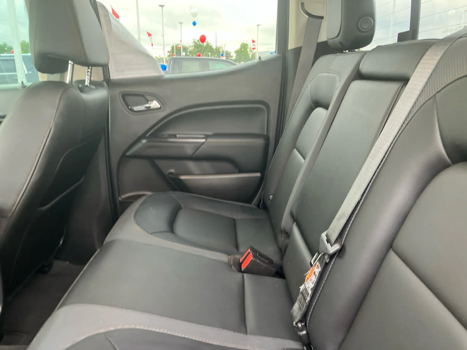 Used 2021 Summit White GMC 4WD AT4 w/Leather image 34