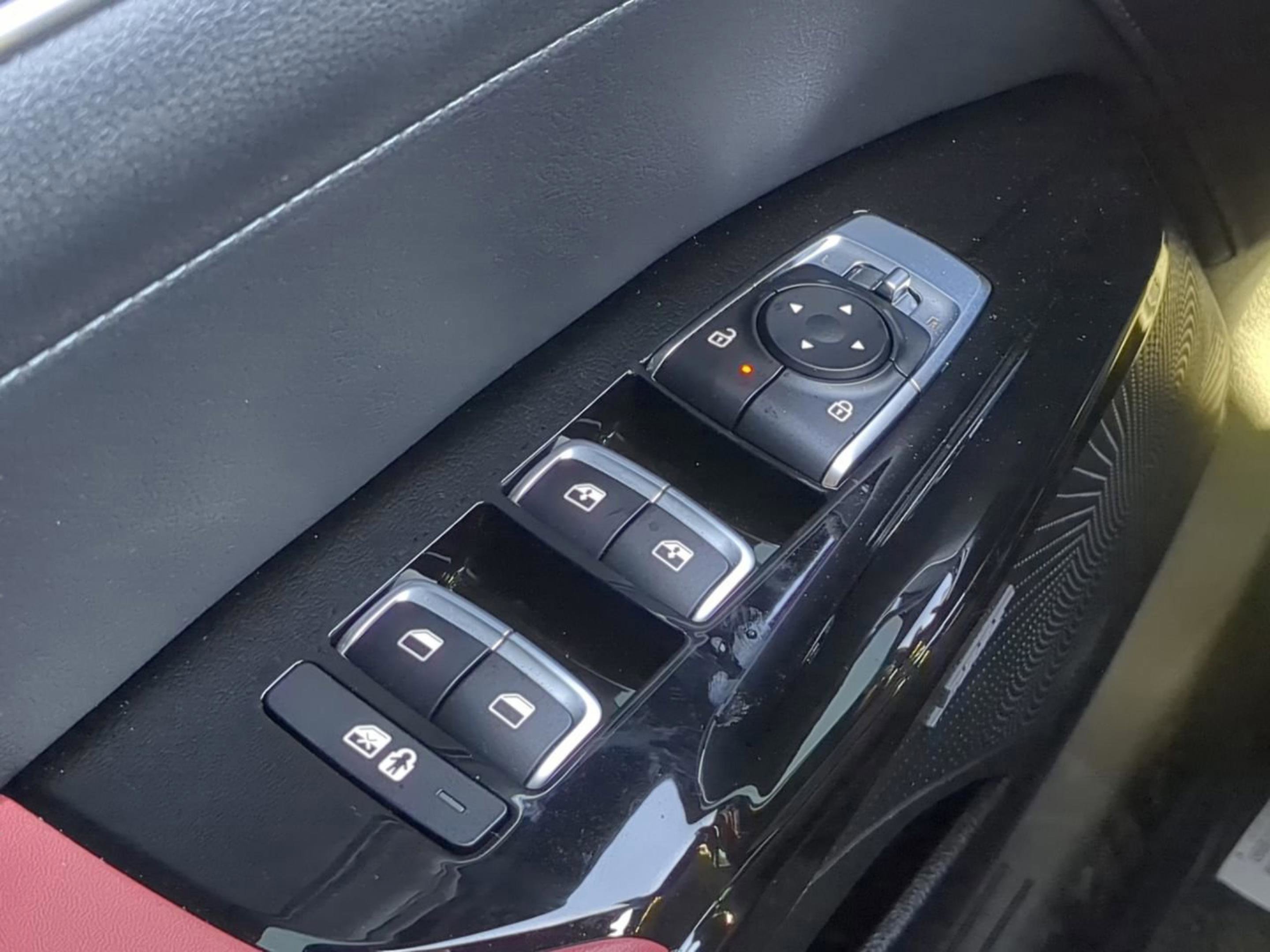 New 2026 Snow White Pearl Kia GT-Line image 25
