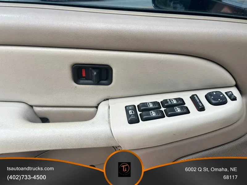 Used 2001 Black Chevrolet Sport Utility 4D image 19