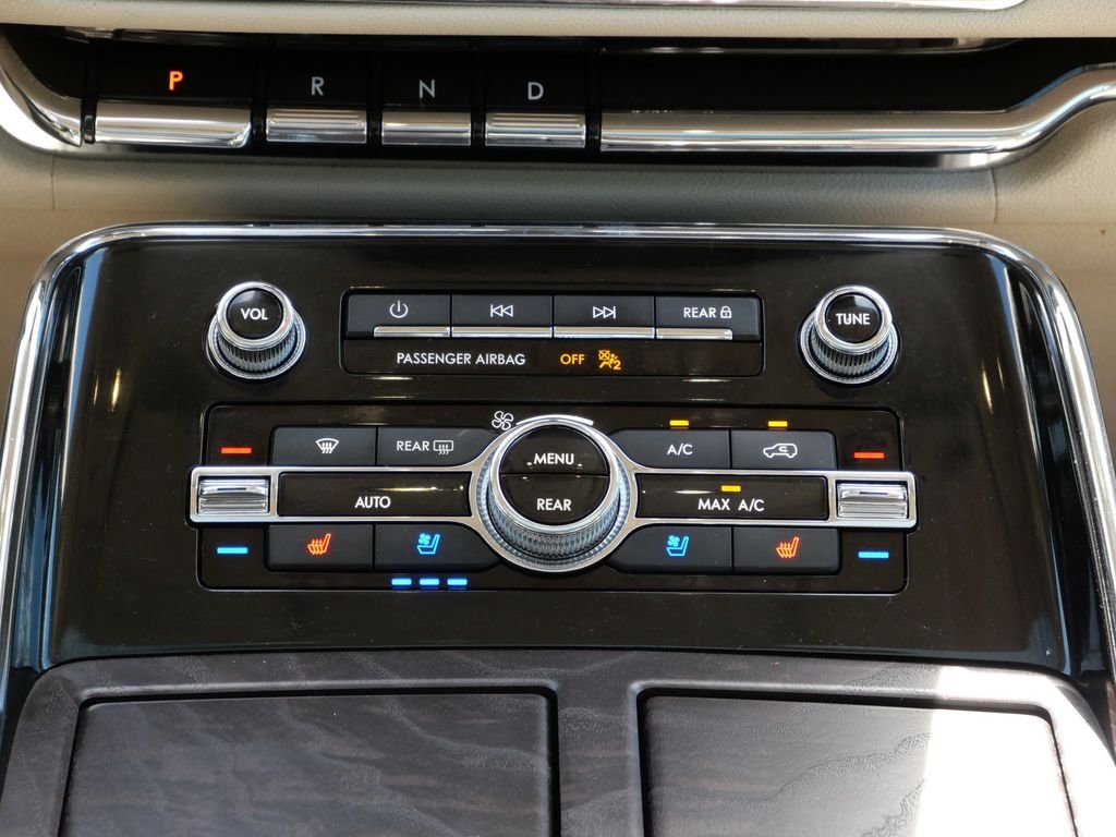 Certified Used 2019 Blue Lincoln Reserve image 18